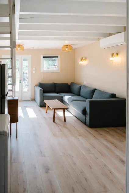 Charming duplex with lake view - Image 1