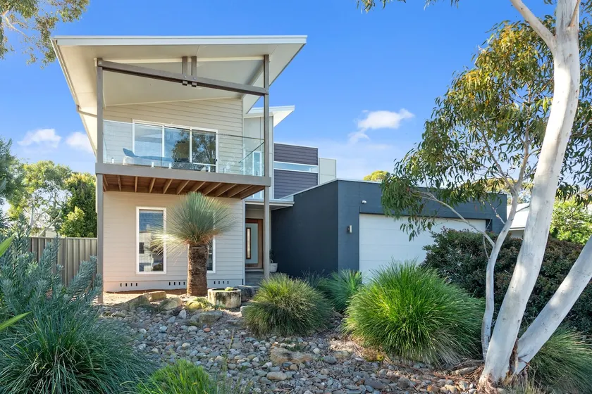 Spacious, stylish & FUN close to beach & pool - Image 1
