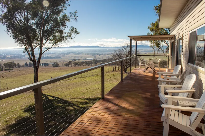 BATHURST GOLDFIELDS RESIDENCE on MOUNT PANORAMA - Image 1