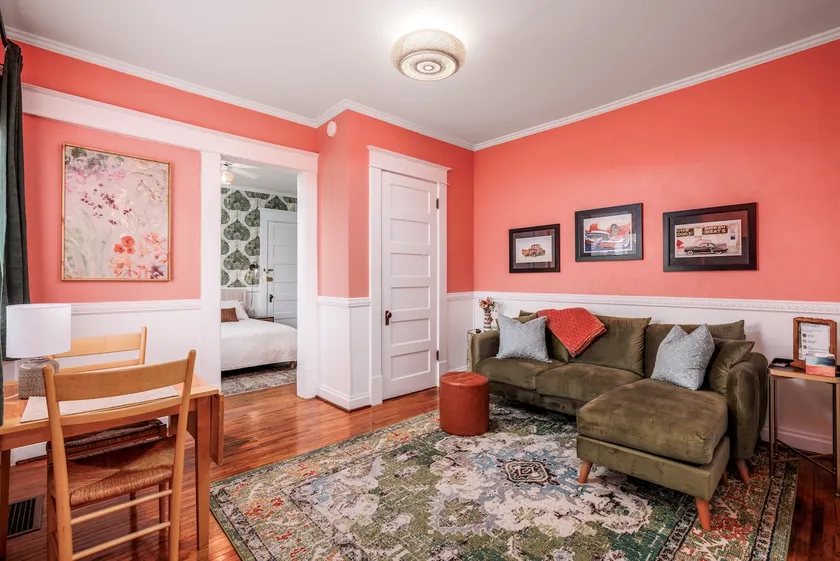King Bed, Pet Friendly, Main Floor, Walk Downtown - Image 1