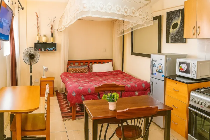 Cozy Nairobi CBD Studio | Fast WiFi & Netflix - Image 1