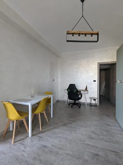 new! 5 min walk to the metro - Image 1