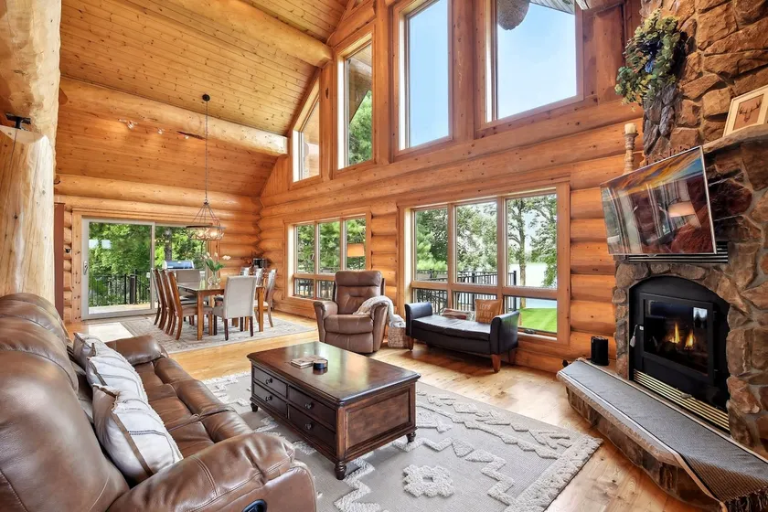 Cozy Log Cabin on Lake 1hr from Mpls, Sleeps 14 - Image 1