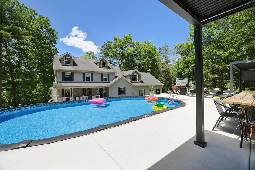 Luxury Pocono Escape:Pool Jacuzzi Sauna Gym Games - Image 1