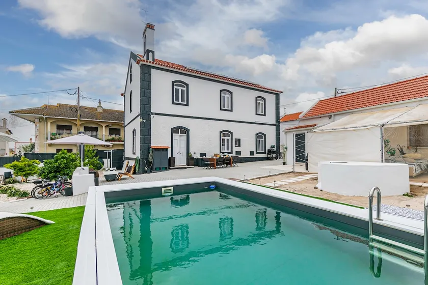 Entire house for 10 with pool and barbecue - Image 1