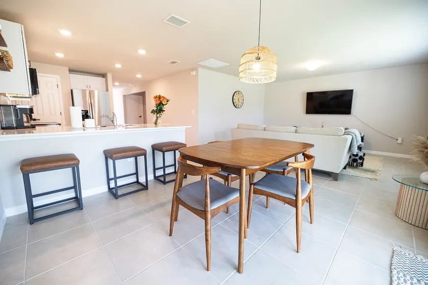 King Bed Cozy Gateaway House close to Manasota Key - Image 1