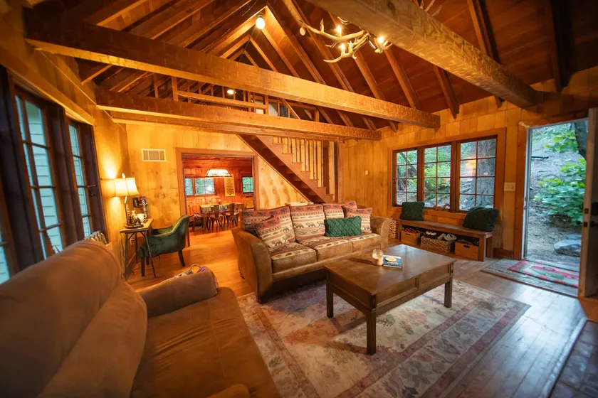 Blue Jay Vintage Cabin +Tesla charger! - Image 1