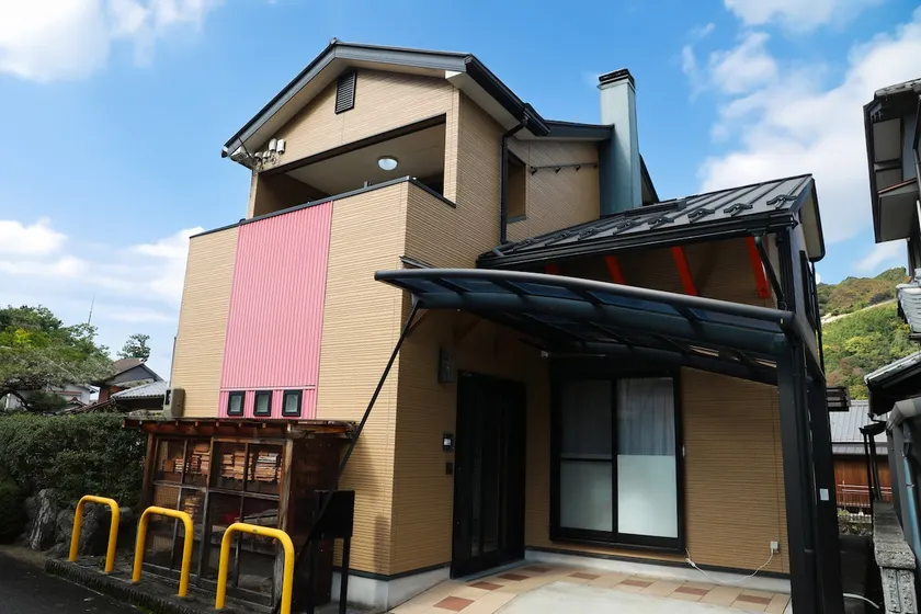 House with a wood stove, entire house rental, within walking distance of Yoshino-Jingu Station, maximum occupancy 5 people, Wi-Fi - Image 1