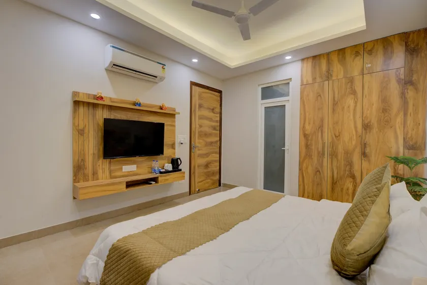 1BHK Serviced Apartment Near Fortis Hospital - Image 1
