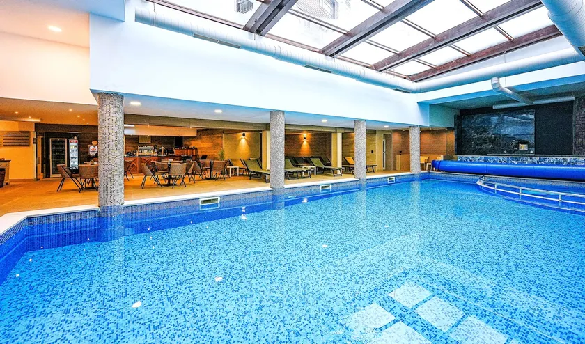 Rare 5* 2BR 2BA APT with A/C & View, near SKI ROAD - Image 1