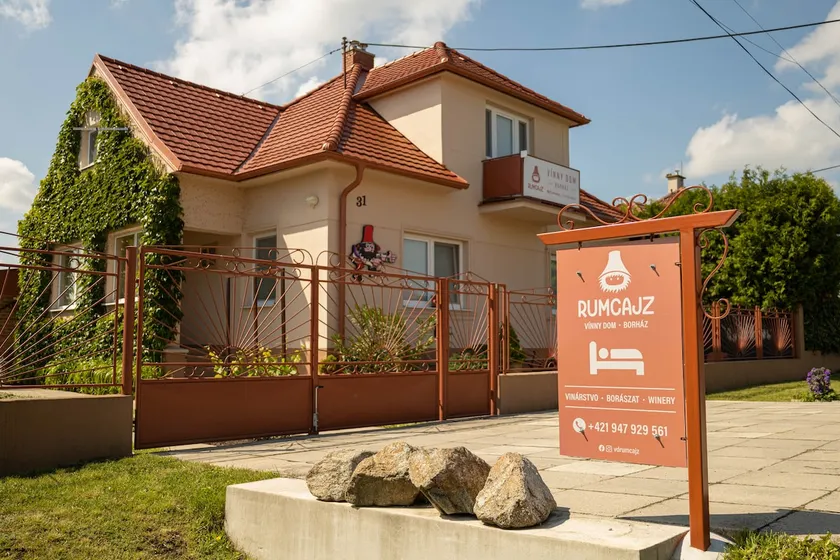 Vínny dom - Rumcajz - Borház - Image 1