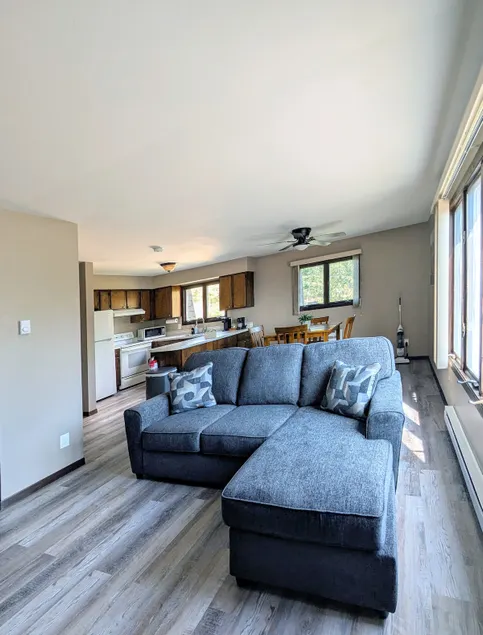 Cozy Upper Apartment in Kingsford - Image 1