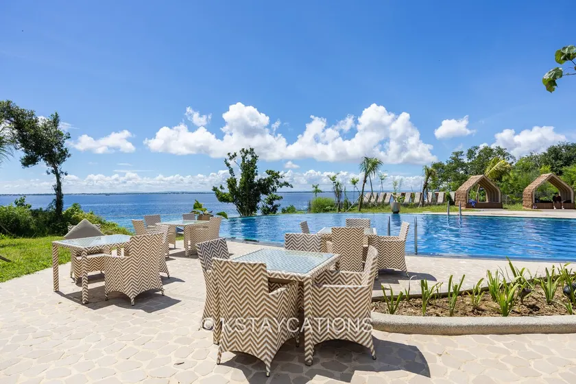 Beach+Pool Access+Near Airport+Fast WIFI+ Netflix. - Image 1