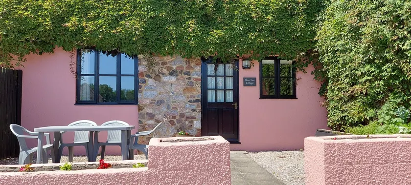 Plum Tree Cottage - Courtyard 2 Bedroom Cottage - Image 1