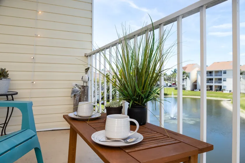 Cozy condo near sun, sand, and surf. - Image 1