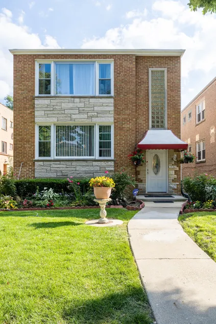 Cozy Private & Spacious Duplex - Image 1