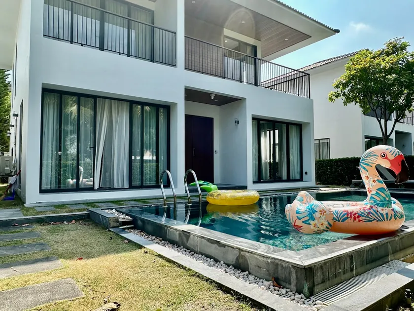 Beach villa with private swimming pool west Phu Quoc - Image 1