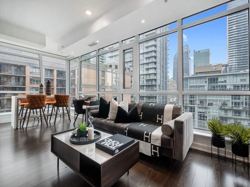Luxury 2-Bedroom Condo & Free Parking - Image 1