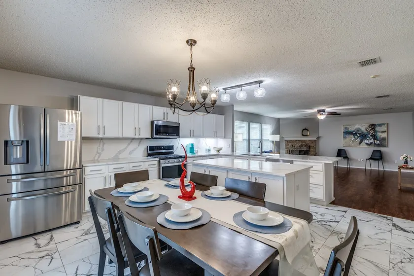 2 King Beds- 4 bds in Little Elm - Image 1