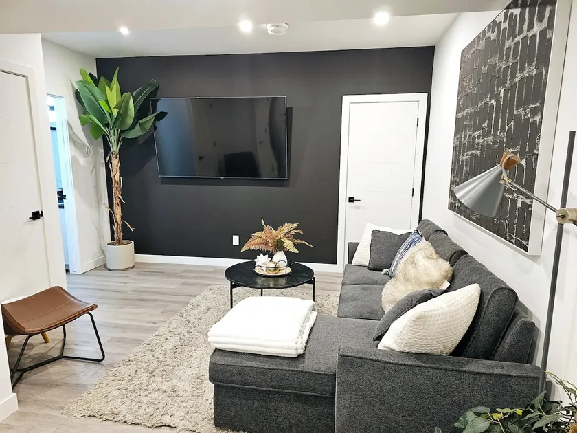 Stylish Suite with separate entrance - Image 1