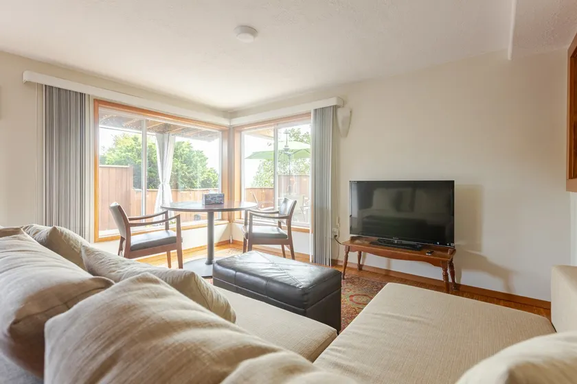 Sunny Mt Tabor 1 BR Suite. Walk to HIP Montavilla - Image 1