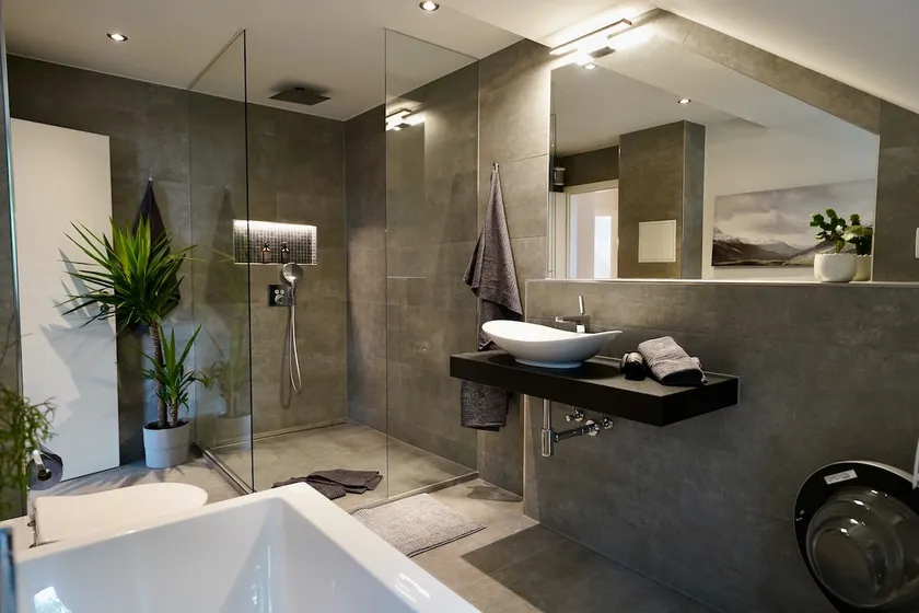 Edler Wohnraum: Apartment Designer Bath & Carport - Image 1