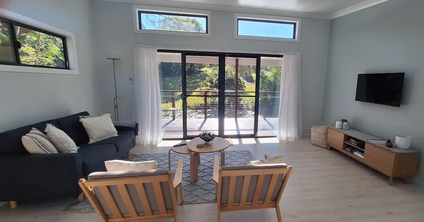 Small Home in landscaped gardens - Image 1