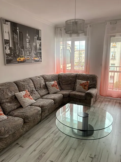 El Conde Apartments - Image 1