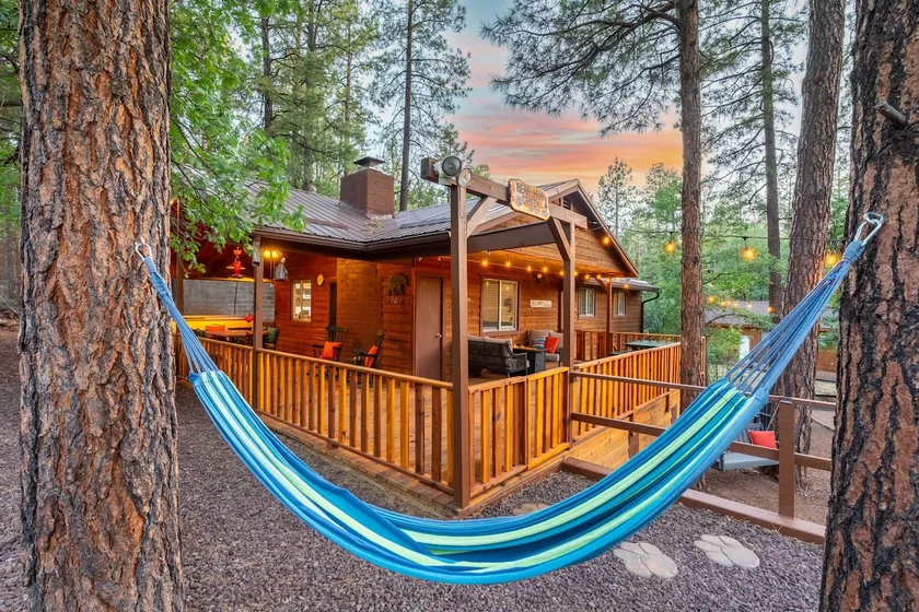 Cozy Cabin- enjoy large deck, weather & outdoors! - Image 1