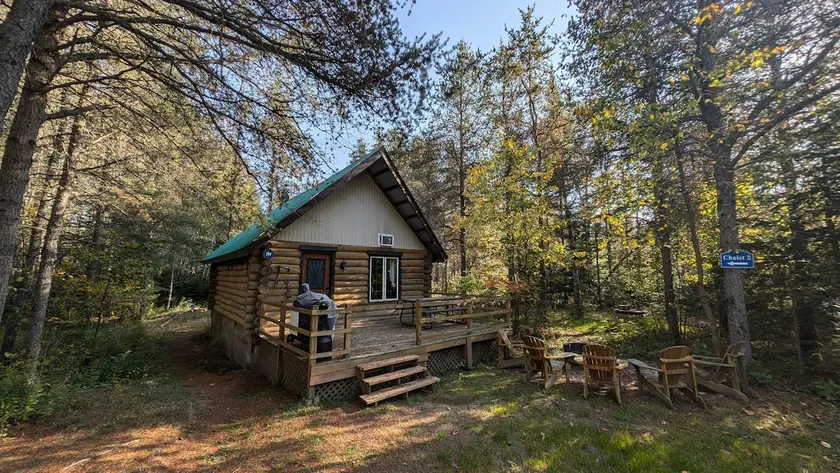 Prunier log cabin - Fully renovated! - Image 1