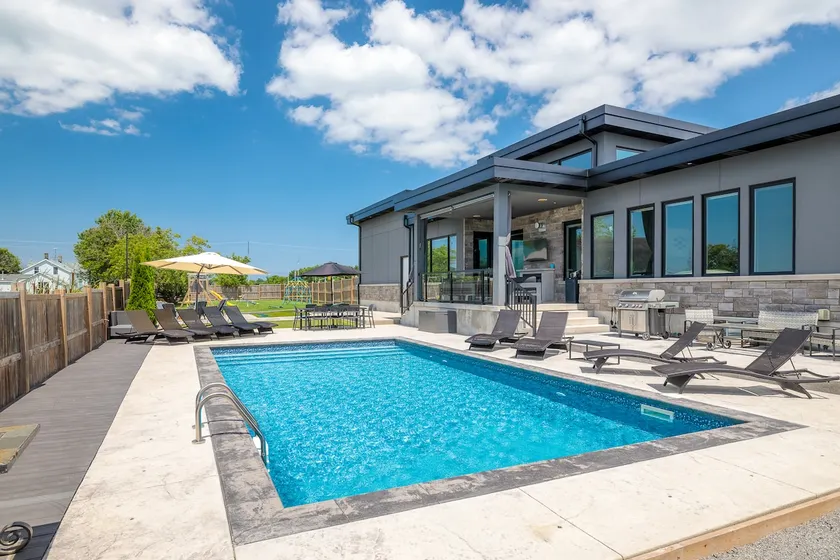 La Dolce Vita Villa - Image 1