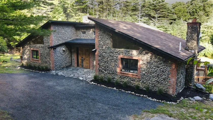 Spacious Home on 5 Acres 2 Hrs to NYC - Image 1