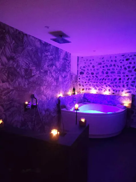 L'Antre d'Eros ”Atmosphere and spa” - Image 1