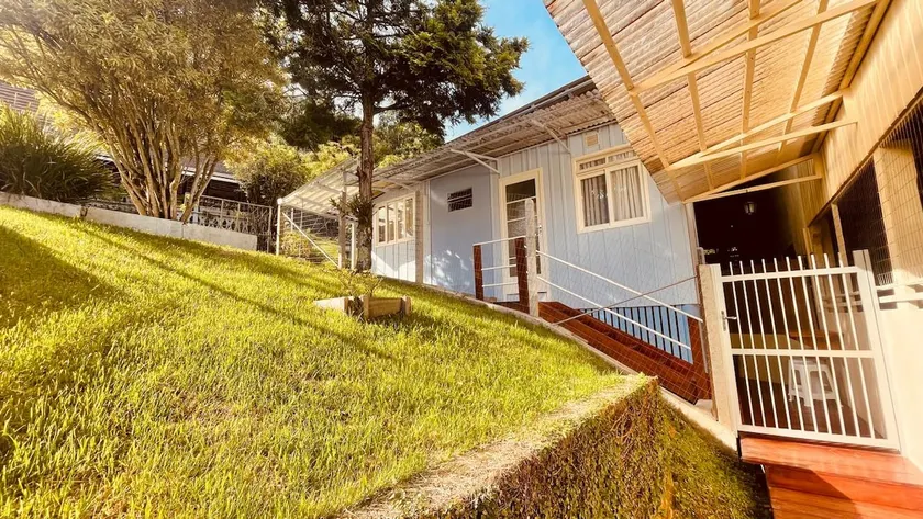 Cozy Chalet Close to Downtown - Image 1