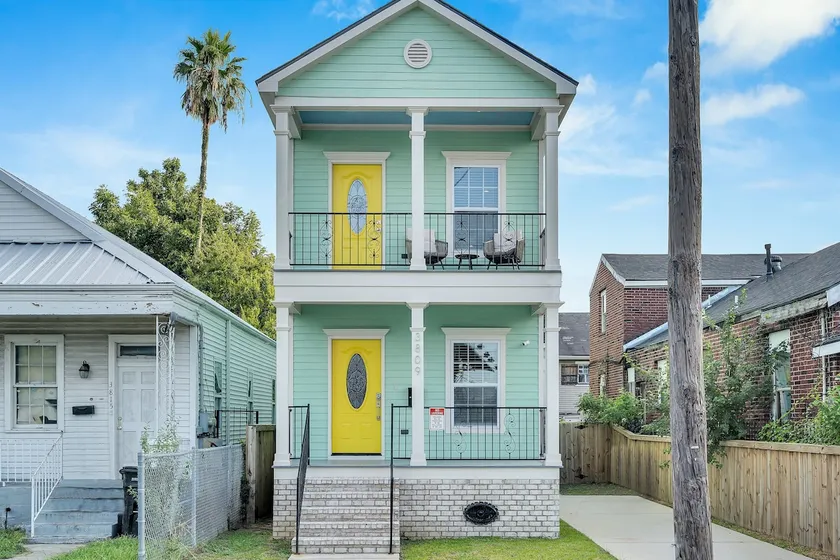 NOLA Supreme | 7 Beds | 5 en-Suite Baths | Parking - Image 1