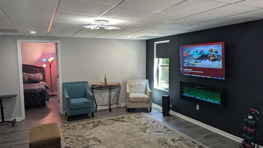 Private hidden basement retreat - Image 1
