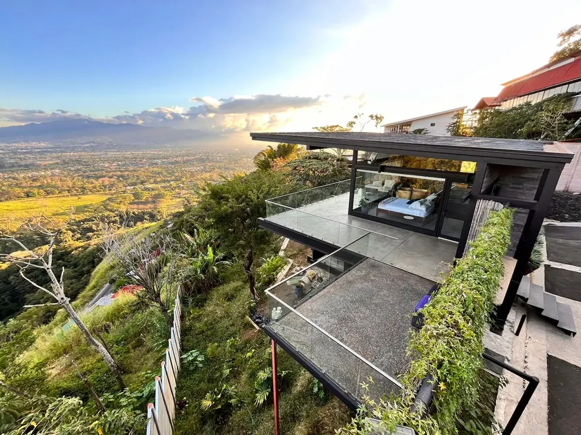Stylish Loft with Stunning Panoramic Views - Image 1