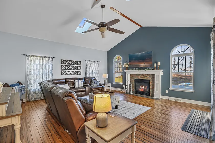 Spacious 5 Bedroom w/Pool, Patio and Theater - Image 1