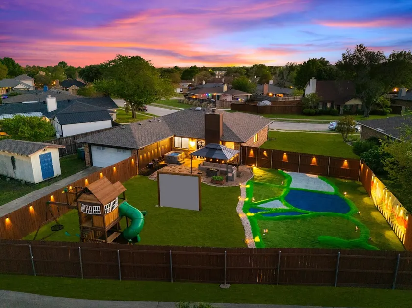 Amber - Hot Tub | Mini Golf | Playset | Game Room! - Image 1