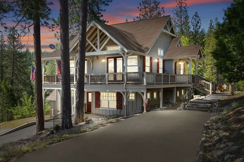 Relax Near Yosemite! Pine Mountain Lake Chalet - Image 1