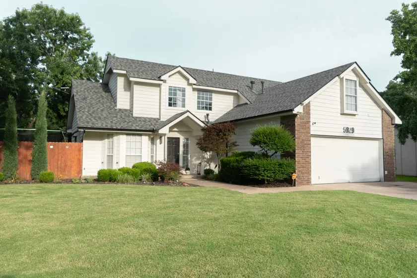 Executive Retreat King Suite, 5 beds & Disc Golf - Image 1