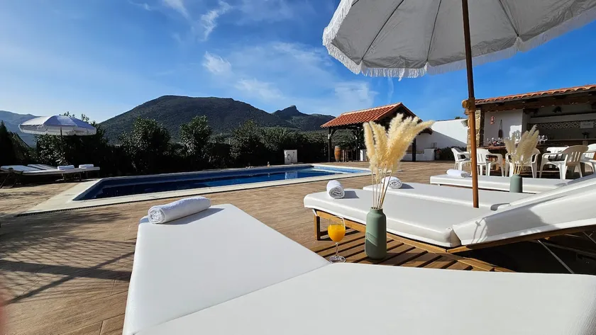 Family Villa | Big Pool, Playground & Unique Views - Image 1