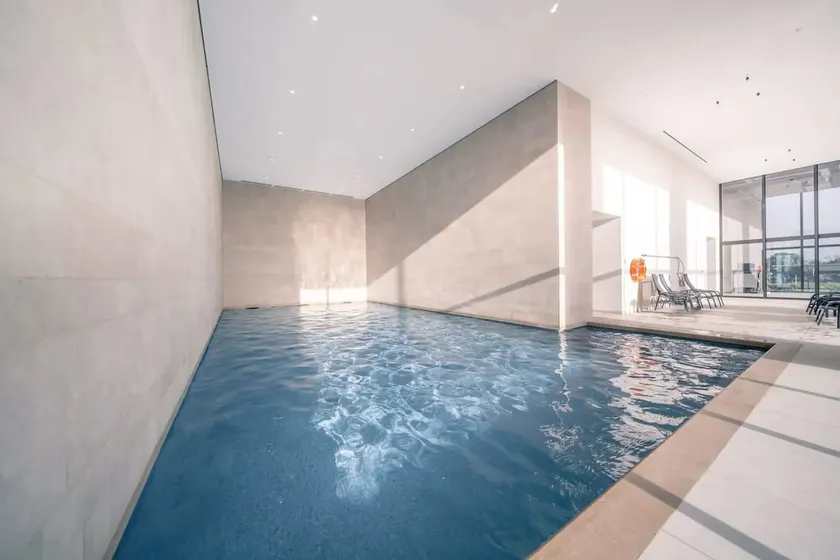 Sea view, 40m² terrace with pool, gym & parking - Image 1