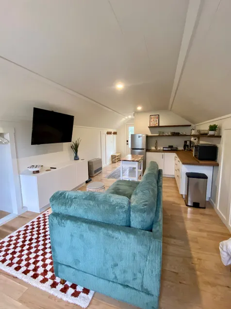 NEW Private & Peaceful In-Town Studio - Image 1