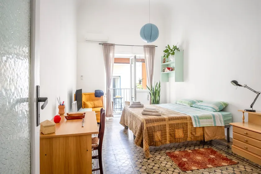Two-room apartment in the house of bees. - Image 1