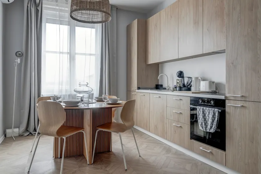 Top Floor Sofia Elegant Urban Retreat *Renovated* - Image 1