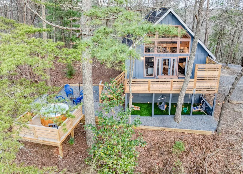Cozy Cabin, Fire pit, Games on Carter’s Lake - Image 1