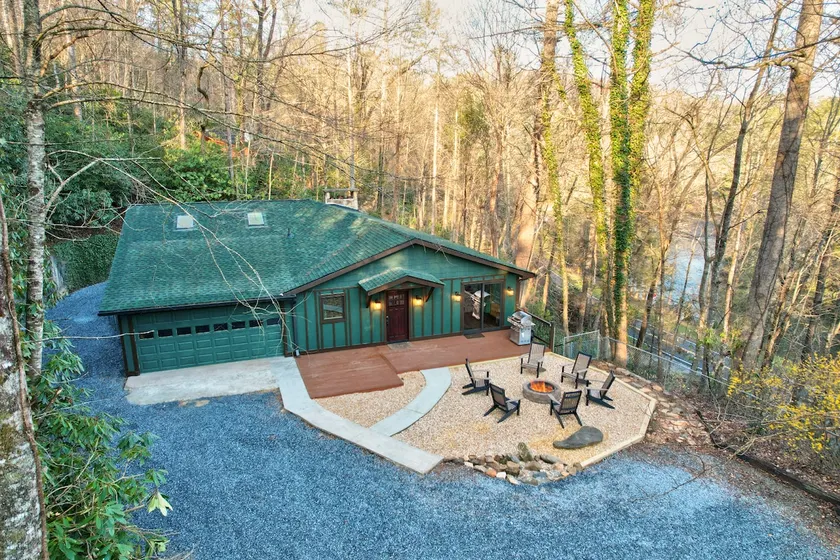 Modern Riverfront | Fire Pit | Hot Tub | Fenced - Image 1