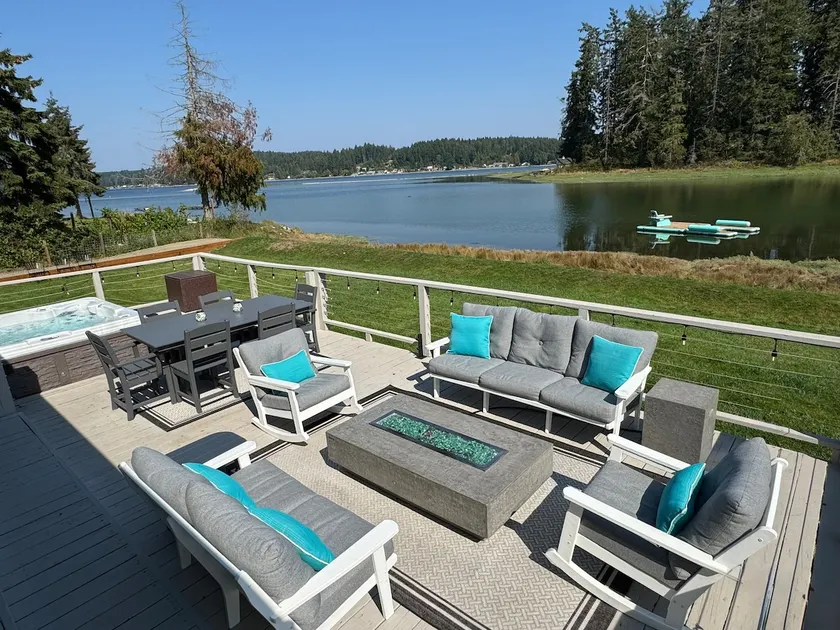 Luxury No-Bank 150' Waterfront w/Hot Tub & Game Rm - Image 1