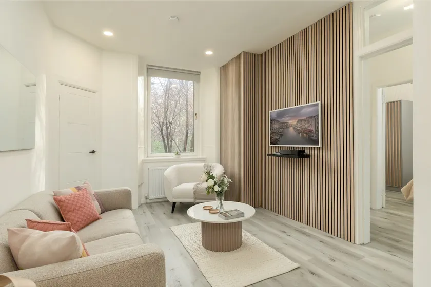 Modern | Central | Affordable | 1GB WiFi | Netflix - Image 1